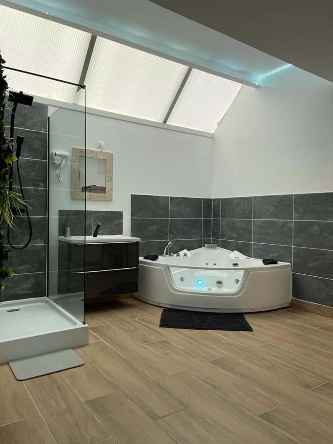 Ng Suitehome - Lille I Roubaix I Gare I Metro Alsace - Grand T2 - Balneo - Netflix - Wifi - Cuisine מראה חיצוני תמונה